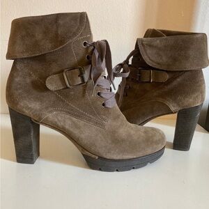 Used in excellent condition Paul Green Taupe suede lace up boots
